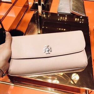 Like New TORY BURCH Slim Diana Kira Leather Envelope Clutch Wallet Bag Light Oak